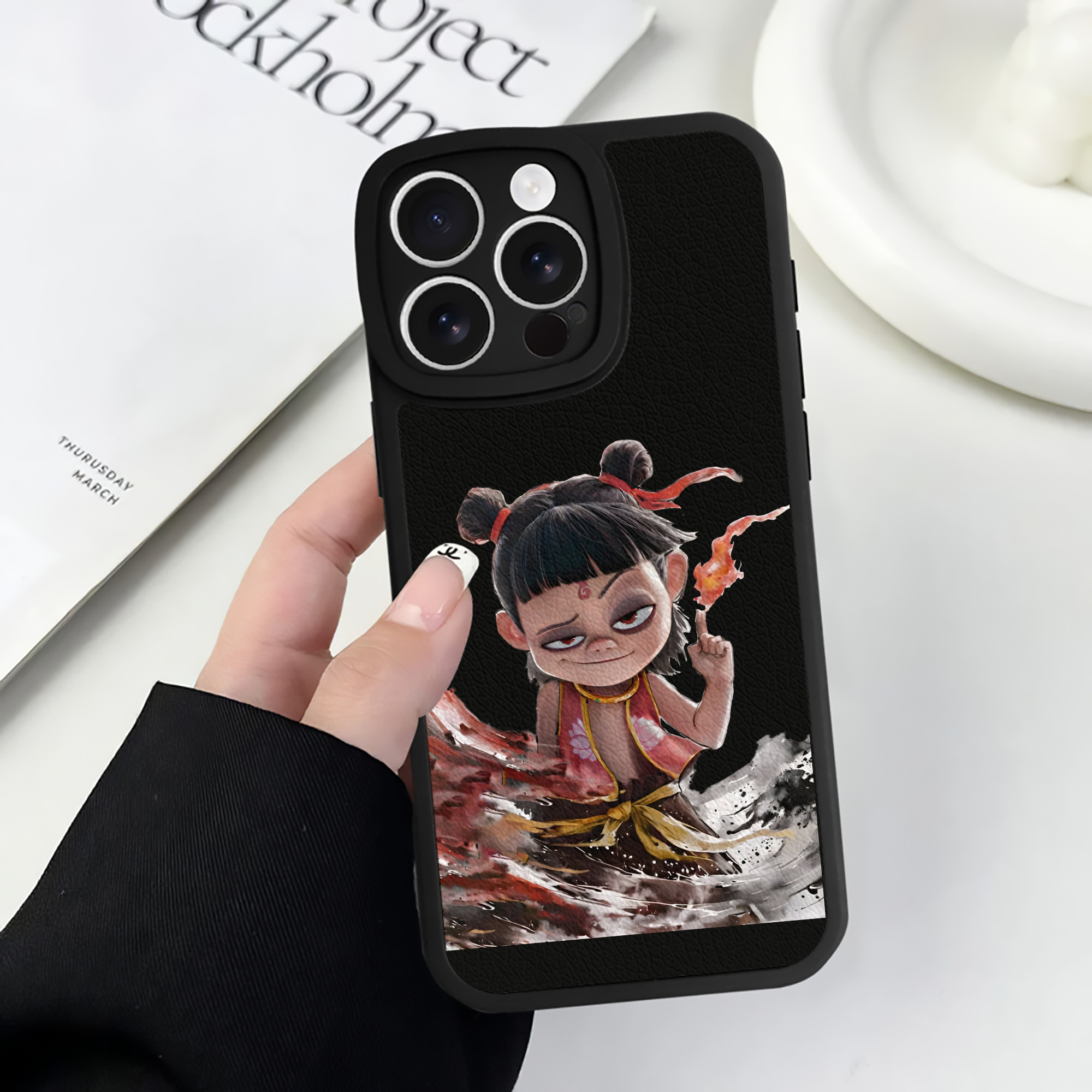 （画像用） Ne Zha 2 ナタ 魔童の大暴れ 【iPhone 16シリーズ対応】シリコンスマホケース（レザー調） 材質：シリコン